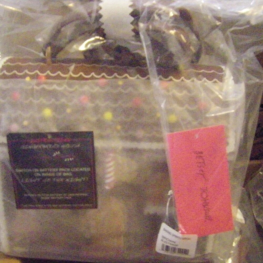 Betsey Johnson Kitsch Baking Spirits Bright Light Up Gingerbread House Crossbody - Picture 14 of 14